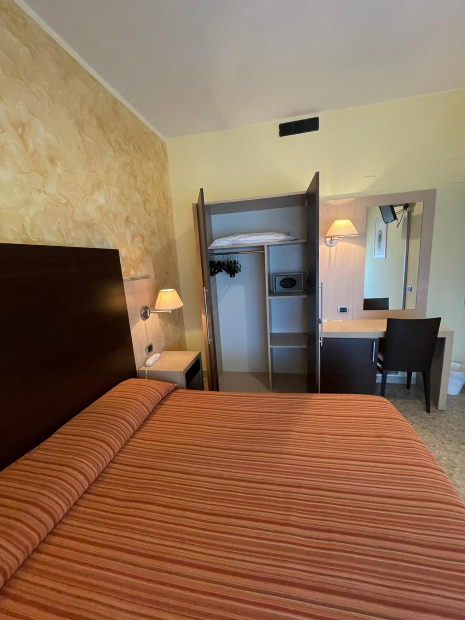 Hotel Promenade Porto Sant'Elpidio Bagian luar foto