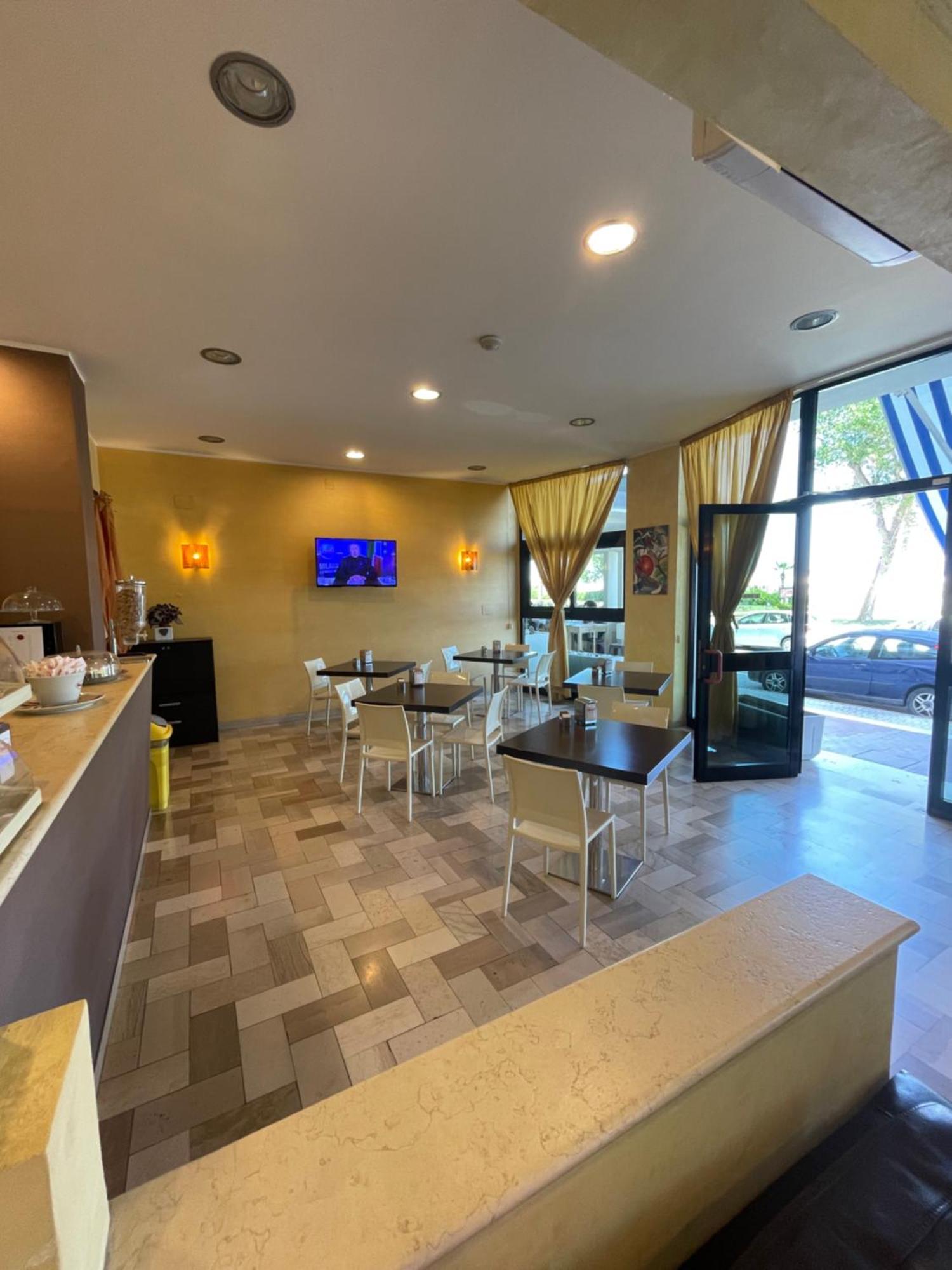 Hotel Promenade Porto Sant'Elpidio Bagian luar foto